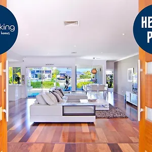  Holiday home Seaclusion 5 Bed Waterfront, Sleeps 12
