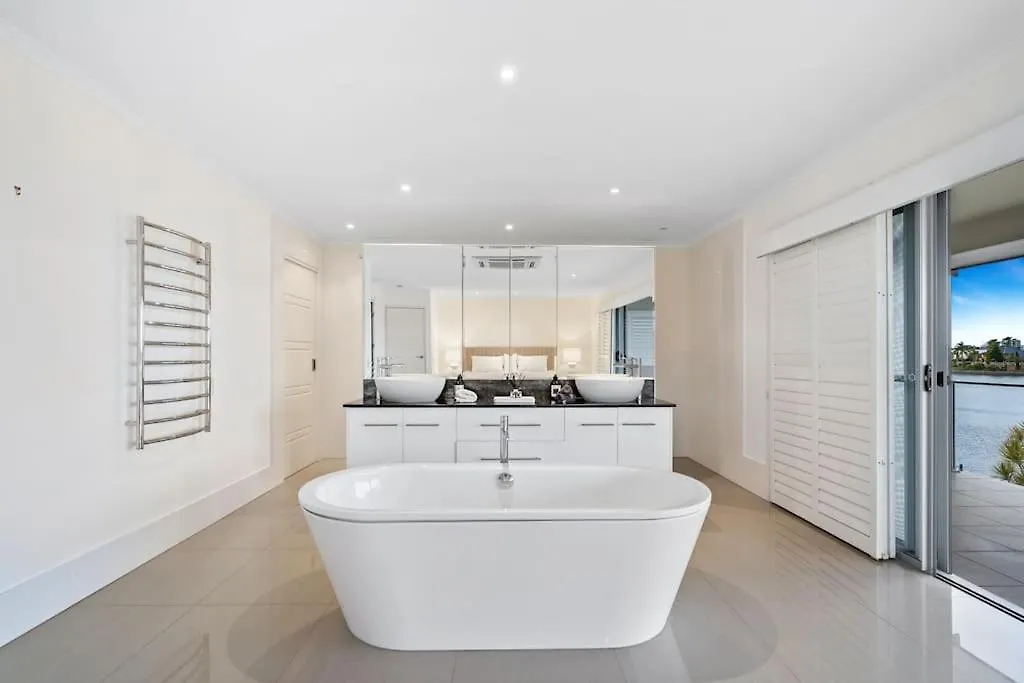 Holiday home Sorrento Waterfront Retreat,Pool Villa Gold Coast