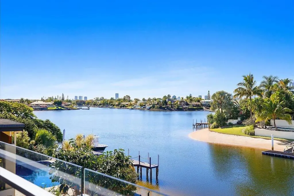 Sorrento Waterfront Retreat,Pool Villa Gold Coast Australia