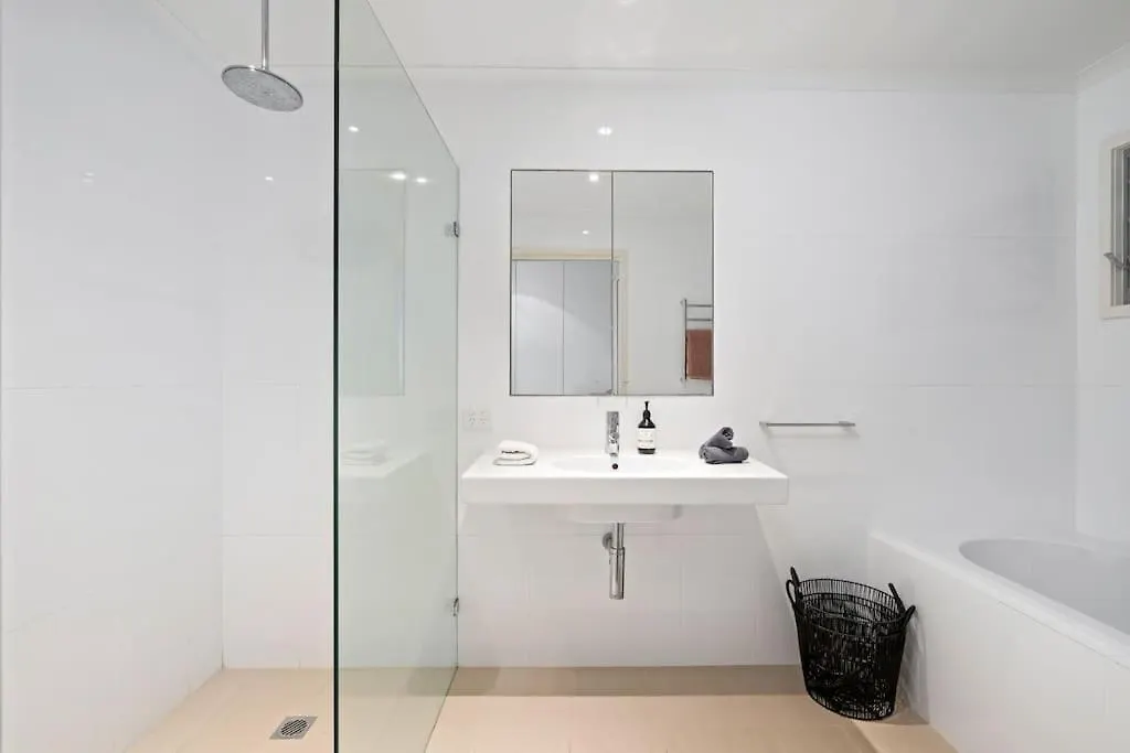 Sorrento Waterfront Retreat,Pool Villa Gold Coast