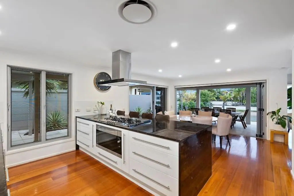 Sorrento Waterfront Retreat,Pool Villa Gold Coast