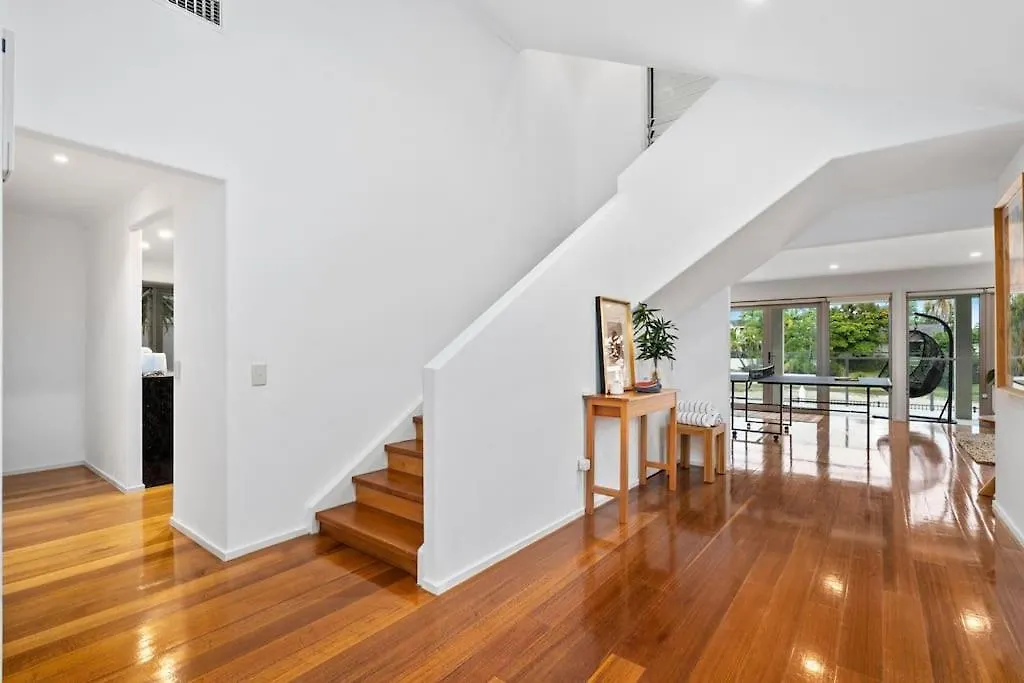 Sorrento Waterfront Retreat,Pool Villa Gold Coast